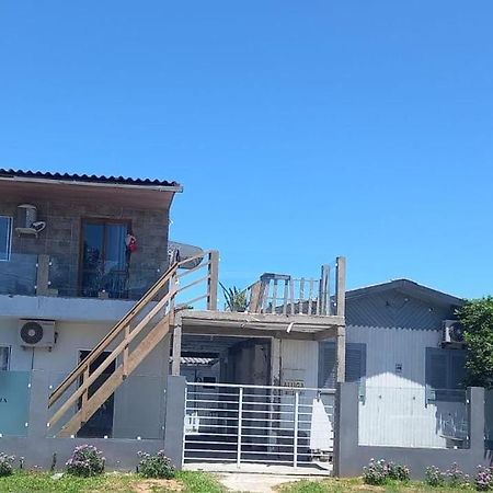 Kitnet S2 Torres: Beachfront Superhost Stay with Amenities Exterior photo